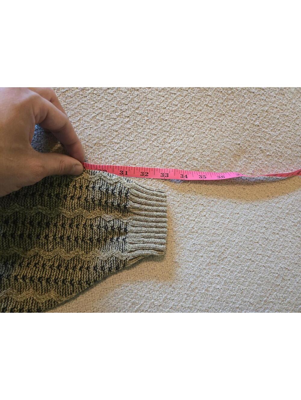 Tundra Sweater L | Textured Neutral Wave Knit - Picture 8 of 8
